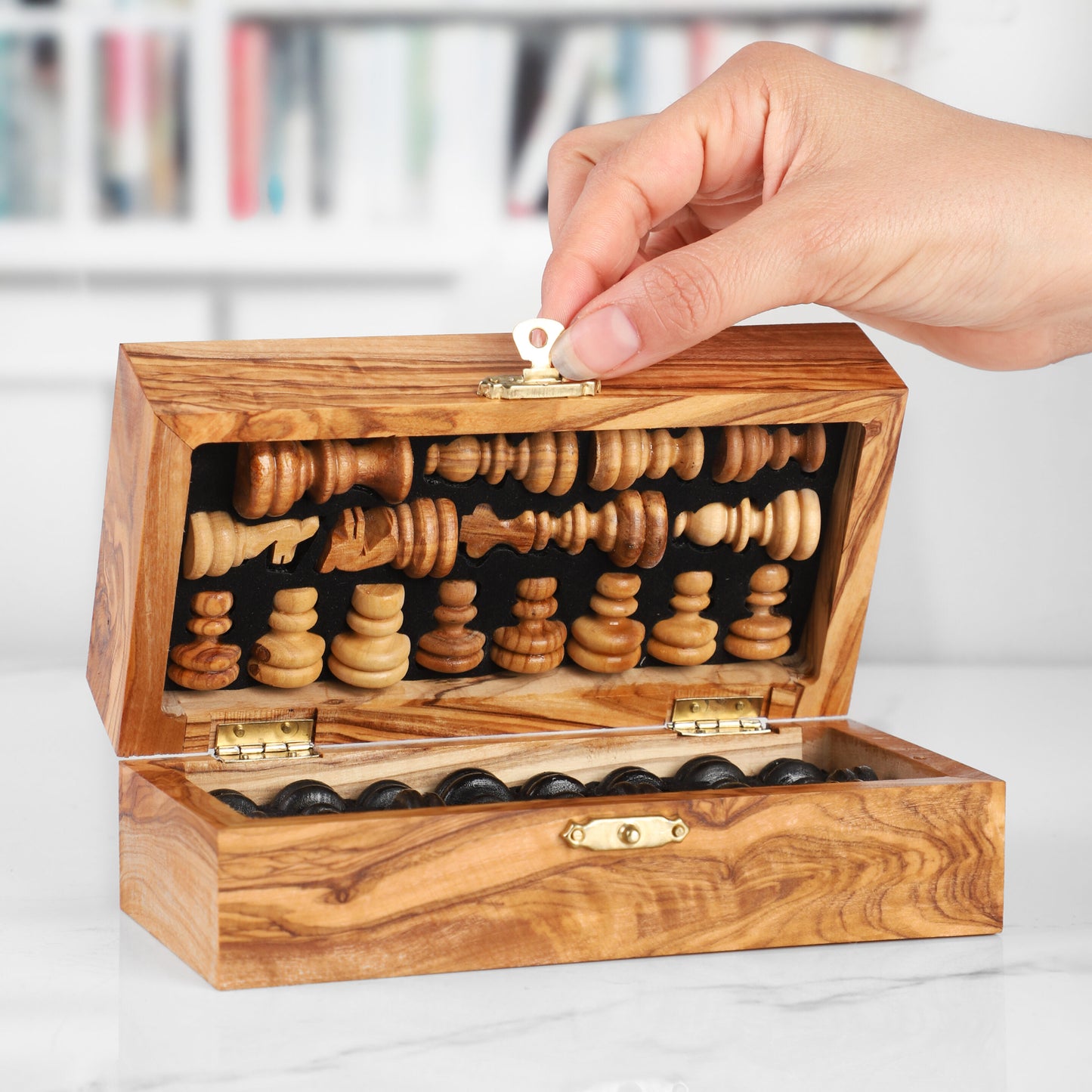 OliveWood Folding Chess Set With Storage and Chess Pieces - Artisraw Tunisie