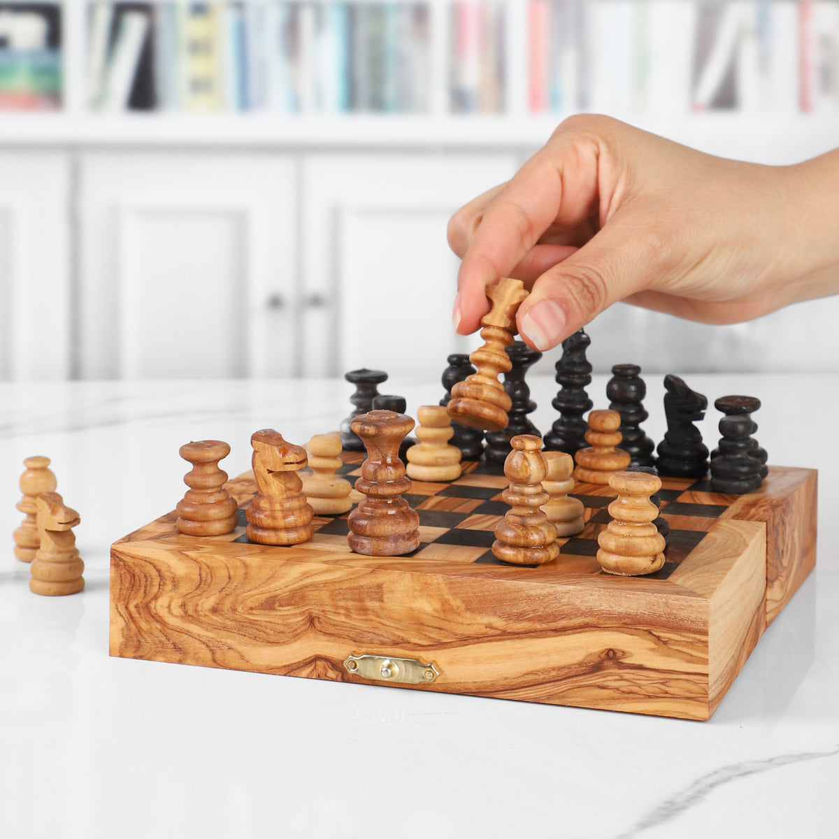OliveWood Folding Chess Set With Storage and Chess Pieces - Artisraw Tunisie