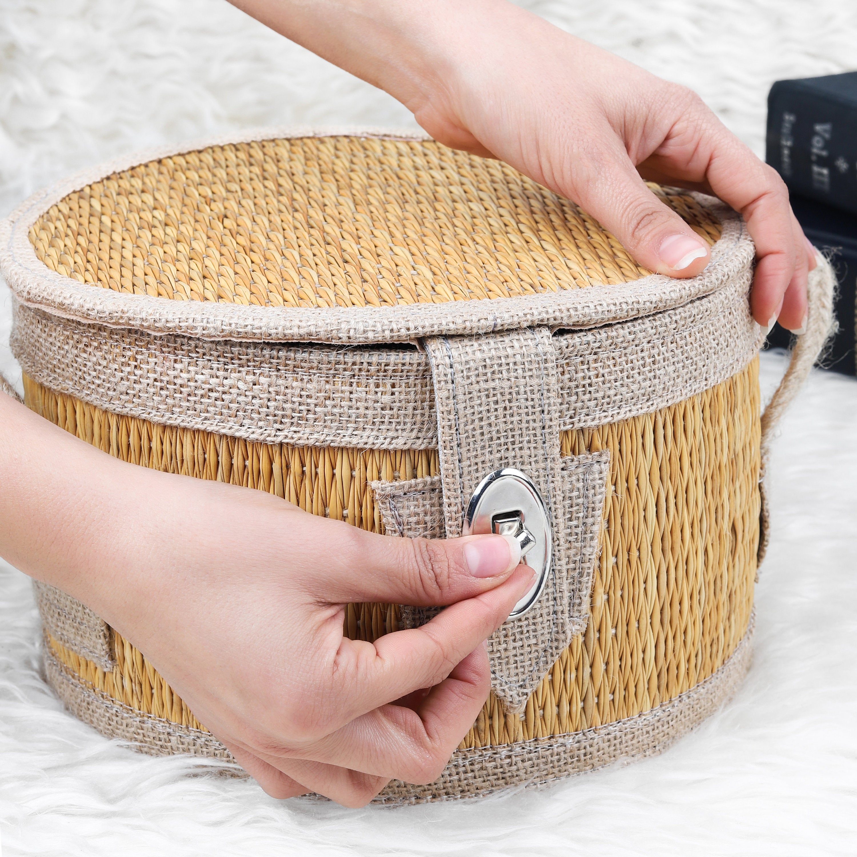 Round Picnic Basket Handmade from Straw / Practical Picnic Basket Bag / Straw Picnic Bag / Straw Bag Leather Hand / Cute Picnic Basket
