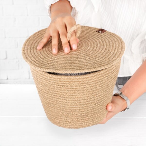 Raffia basket